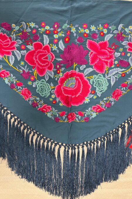 Mantoncillo bordado  azul ducado