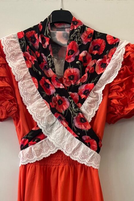 Piquillo estampado negro con tirabordada